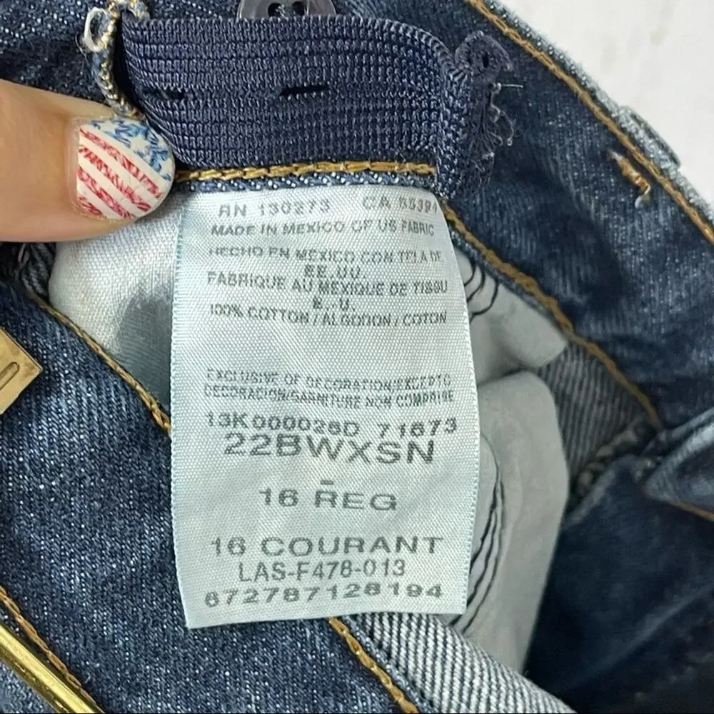 Wrangler 20X. Size 16 Reg. Adjustable Waistband. In excellent condition!
